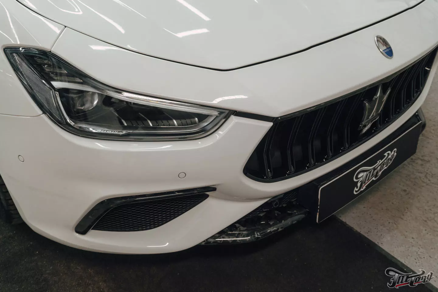 Замена бампера, доработка карбона и другие работы на Maserati Ghibli